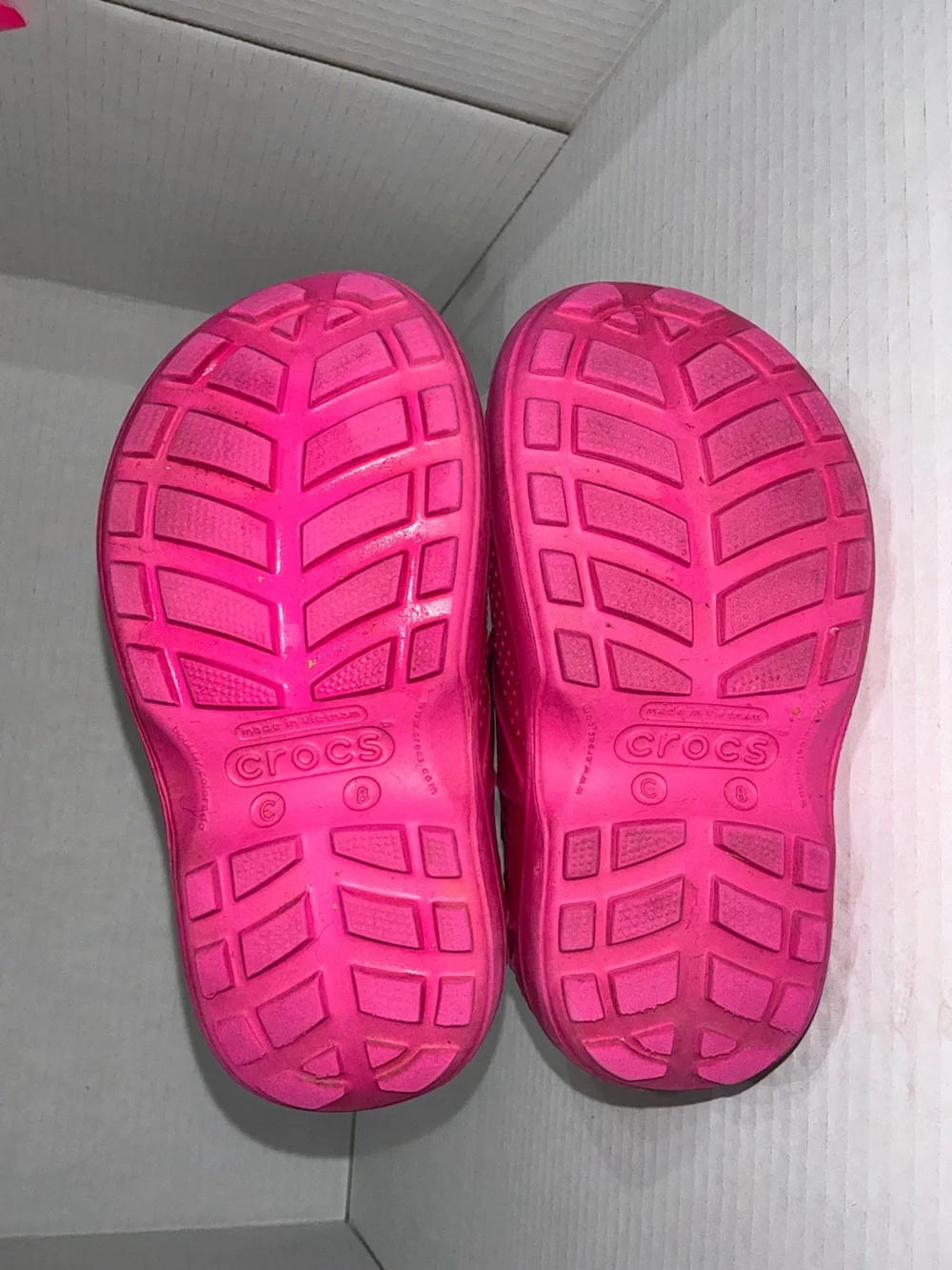 CROCS Kids Classic Clog in Bright Pink 8C Causal preppy coastal